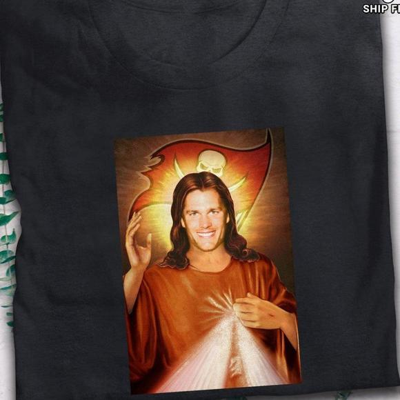 Tampa Bay Buccaneers Football Shirt Tom Brady Jesus Graphics T-Shirt - Picture 1 of 4